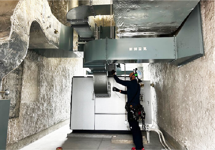 特別支援学校管理棟外空調改修工事（工期：約9か月）